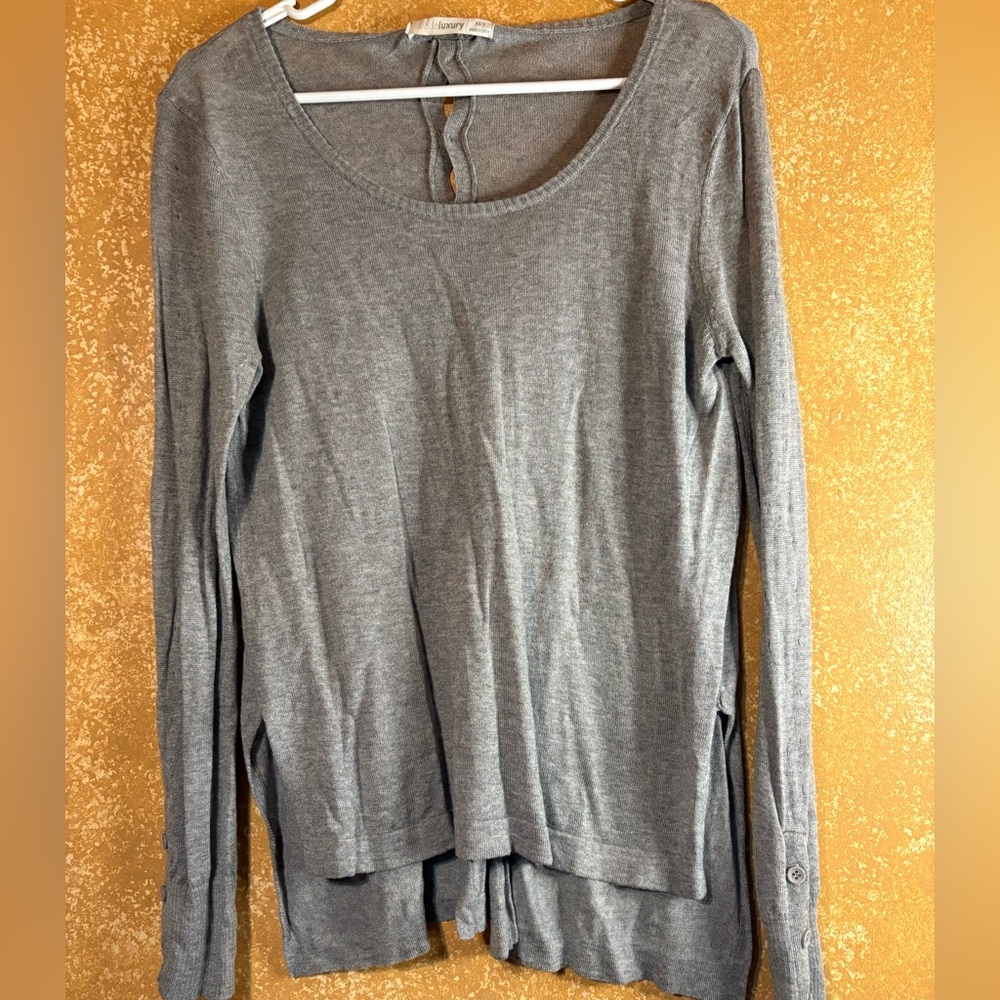 Subtle Luxury Gray Long Sleeve lightweight Sweater size XS/S